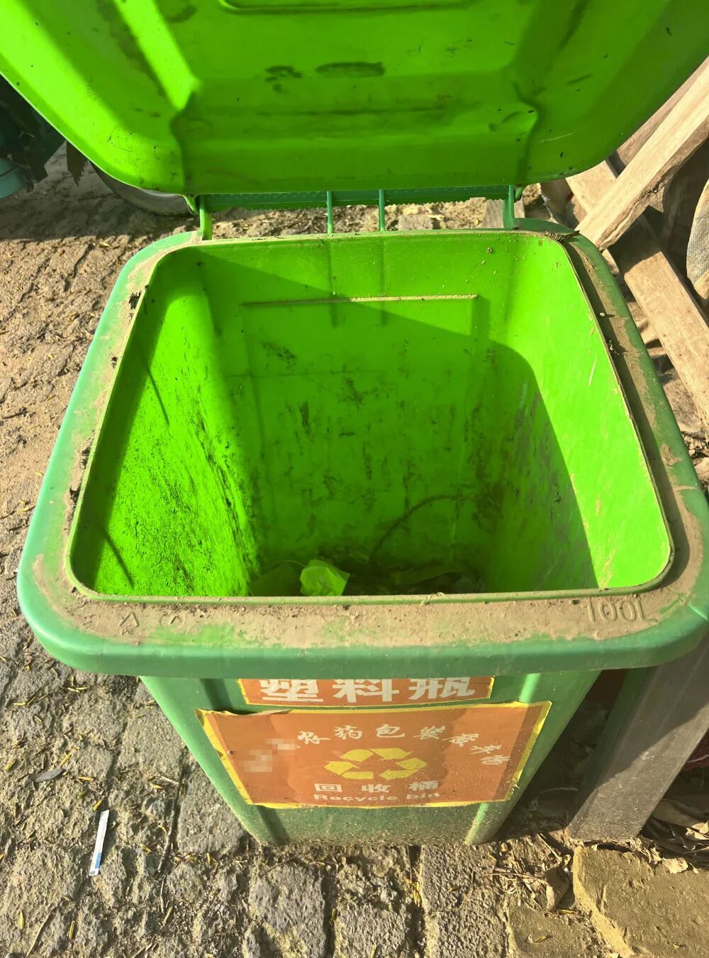 田间地头,为何变成“农资垃圾场”? 田间地头,为何变成“农资垃圾场”?