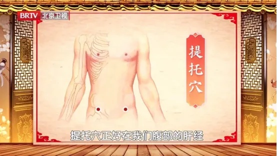 这种椅子坐坏腰椎，两招把腰养回来