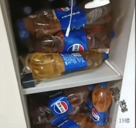 太恶心！租客两年存"近千斤"尿液在房间，塞满柜子，恶臭熏天…