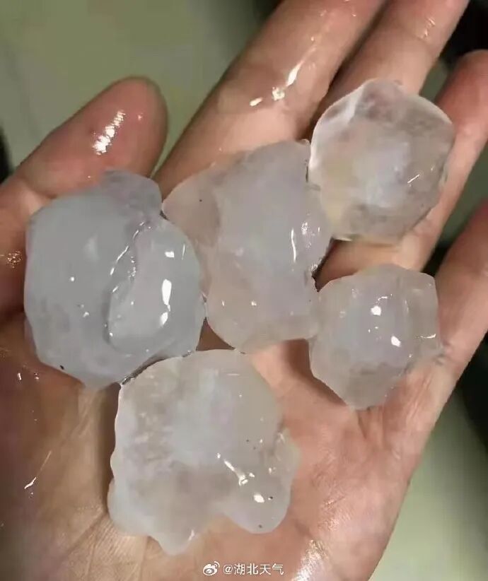 凌晨，武汉下起了大冰雹！网友：从睡梦中惊醒！接下来的天气……