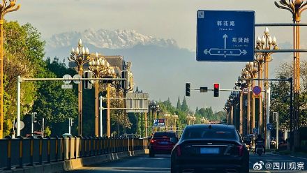 速来欣赏！成都朝霞雪山绝美大片来袭