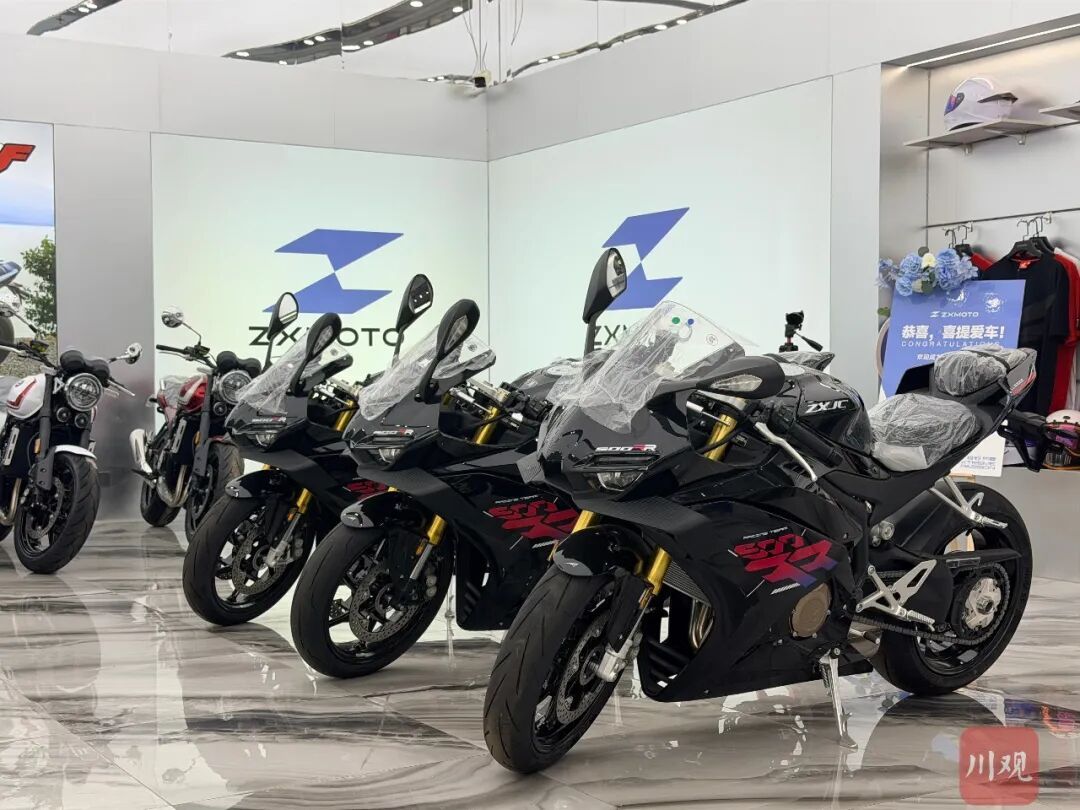 记者实探张雪机车成都门店：订单排到8月，一周来店顾客中三成是“老玩家”