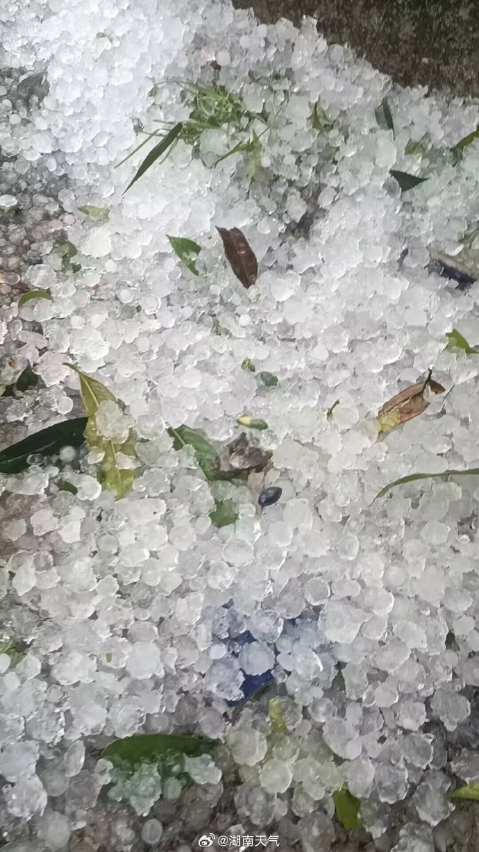 长沙下冰雹了！长沙、常德、岳阳多地遇暴雨、冰雹等强对流天气