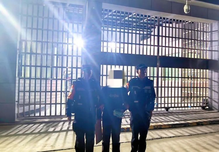 绿化带内,受害人被锐器刺破肺部身亡!兰州城关公安破获一起26年前命案积案 绿化带内,受害人被锐器刺破肺部身亡!兰州城关公安破获一起26年前命案积案