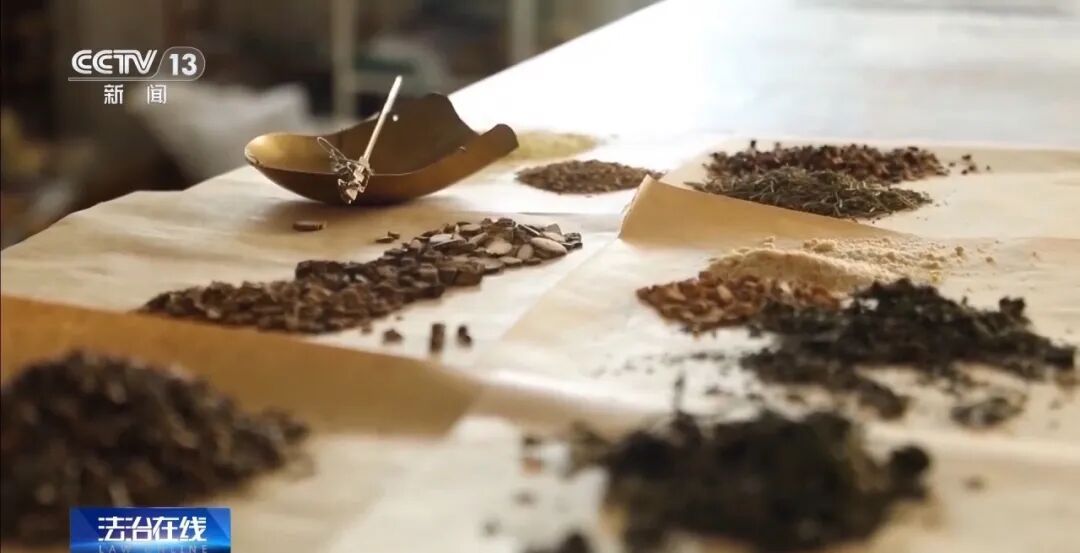 全是托儿！医院候诊被“病友”搭讪推荐“名医”？上海警方揭秘医诈流水线