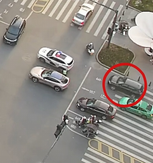 全线警力联动!从高速口到医院,他们10分钟跑赢23分钟 全线警力联动!从高速口到医院,他们10分钟跑赢23分钟