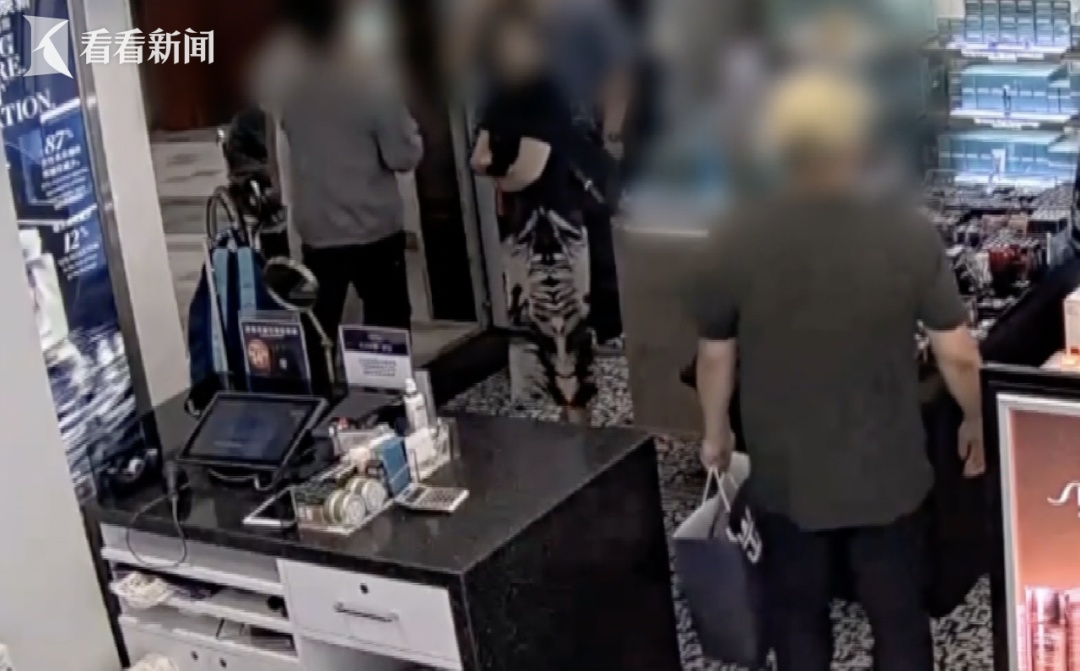 不对劲！男子一年内9次乘同一豪华邮轮，眼看又要驶离上海…警方出手了