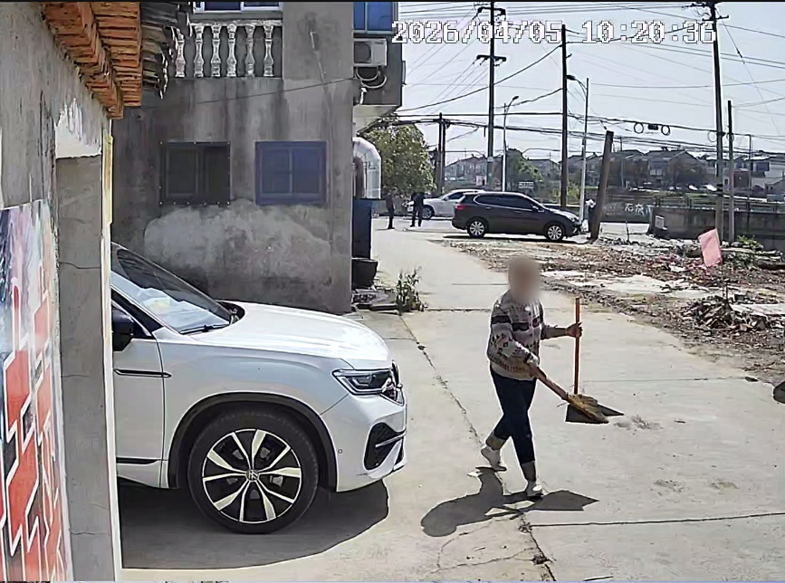 一个动作,4辆车没了…… 一个动作,4辆车没了……