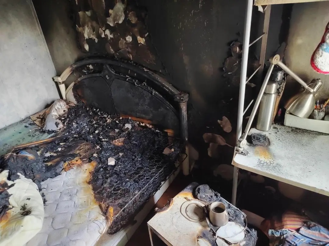 就在床头!男子休息时突然被炸伤 就在床头!男子休息时突然被炸伤