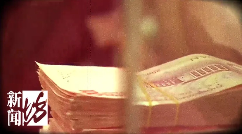 “我不要活了啊！”上海阿婆崩溃，买了近30年的保险全被退！警方：若继续持有价值百万