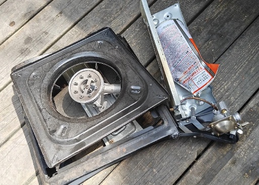 惊险!广东一女子在餐厅用餐时,卡式炉连续两次爆燃 惊险!广东一女子在餐厅用餐时,卡式炉连续两次爆燃