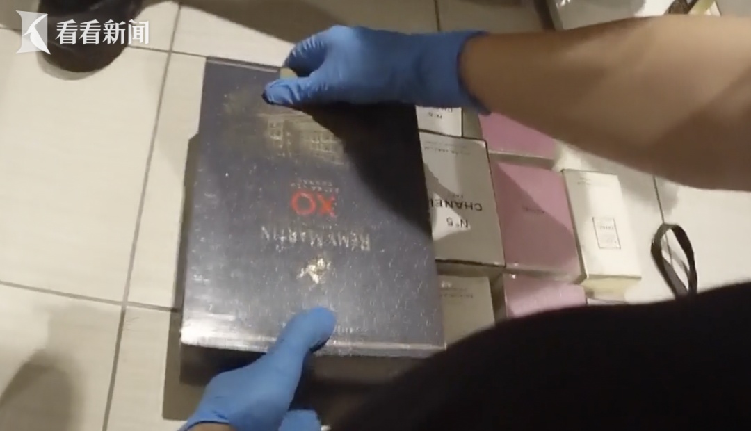 不对劲！男子一年内9次乘同一豪华邮轮，眼看又要驶离上海…警方出手了