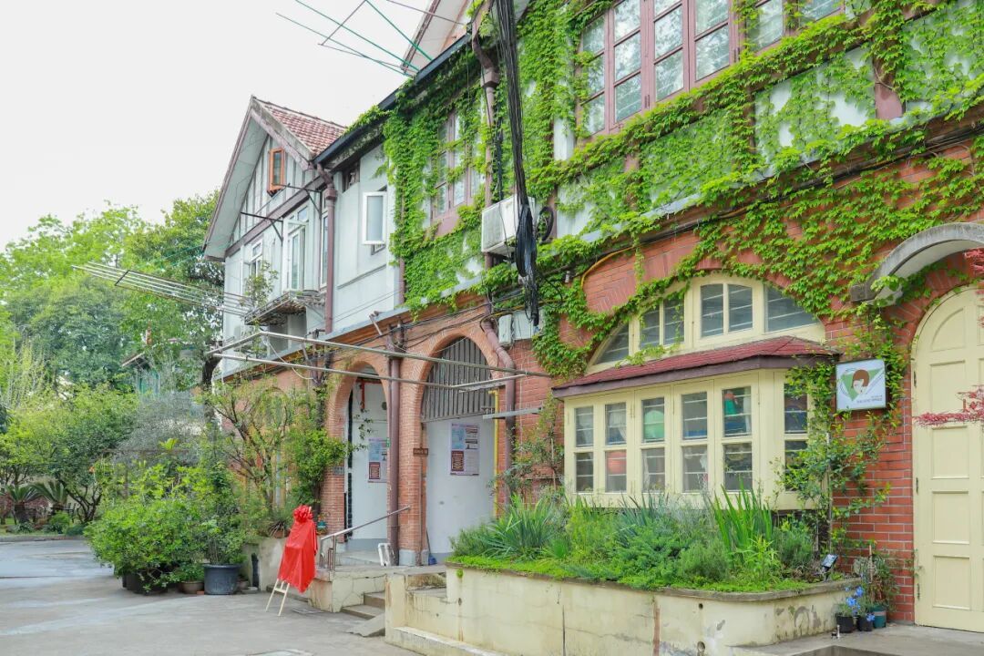 “中国核潜艇之父”黄旭华旧居挂牌,位于上海武康路 “中国核潜艇之父”黄旭华旧居挂牌,位于上海武康路