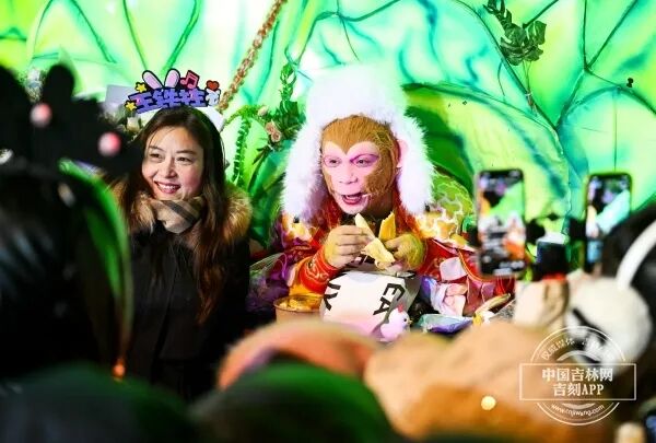 《无限超越班》 “雪饼猴”感动全网！他的来时路，终成照亮舞台的光