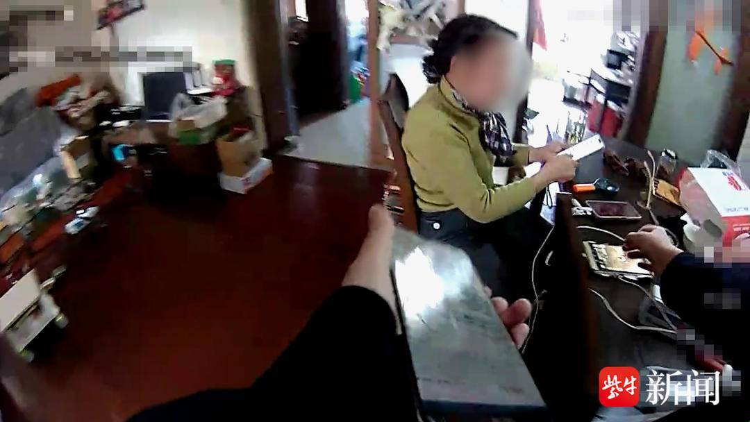 女警飞奔上五楼,跑赢了155万 女警飞奔上五楼,跑赢了155万