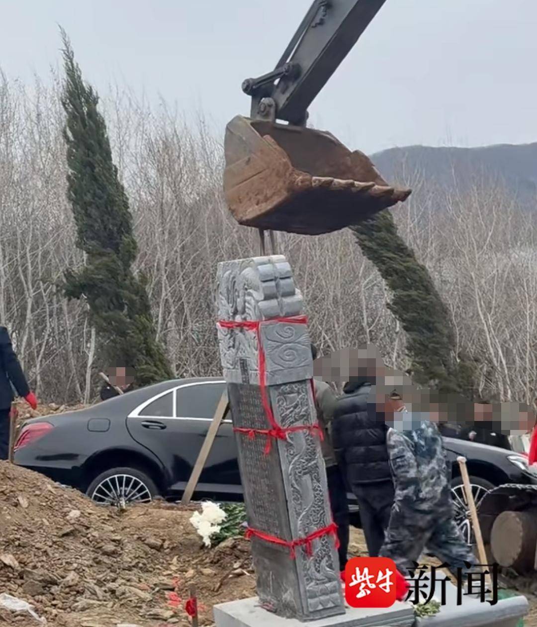 奔驰S级轿车作为陪葬品下葬?当地通报:当事人因封建迷信违法违规填埋车辆 奔驰S级轿车作为陪葬品下葬?当地通报:当事人因封建迷信违法违规填埋车辆