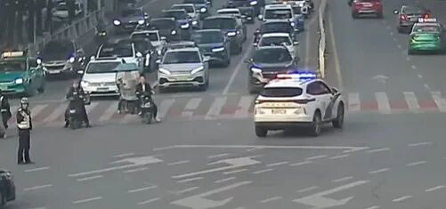 全线警力联动!从高速口到医院,他们10分钟跑赢23分钟 全线警力联动!从高速口到医院,他们10分钟跑赢23分钟