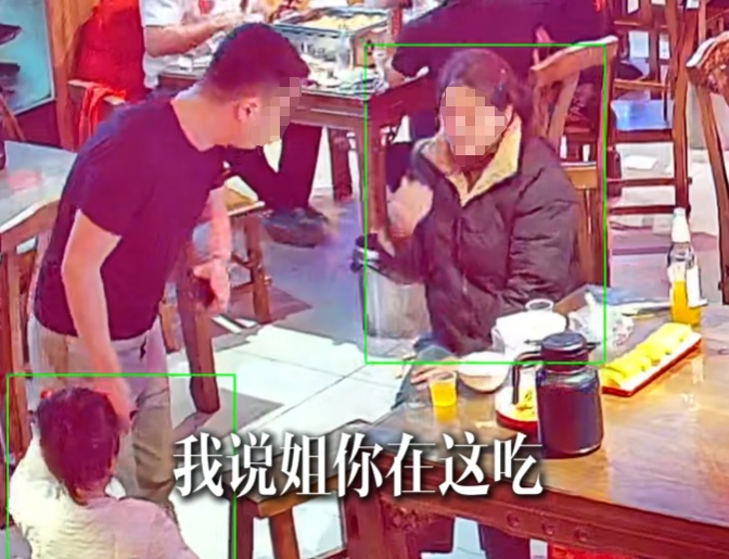 破防!女子称带孩子看病没钱吃饭,餐馆老板一个举动让人看哭,“就是骗我也值了” 破防!女子称带孩子看病没钱吃饭,餐馆老板一个举动让人看哭,“就是骗我也值了”