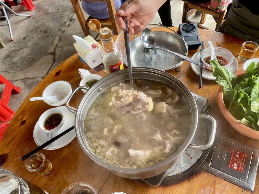 “全网最不想火的饭店”意外走红，一位难求