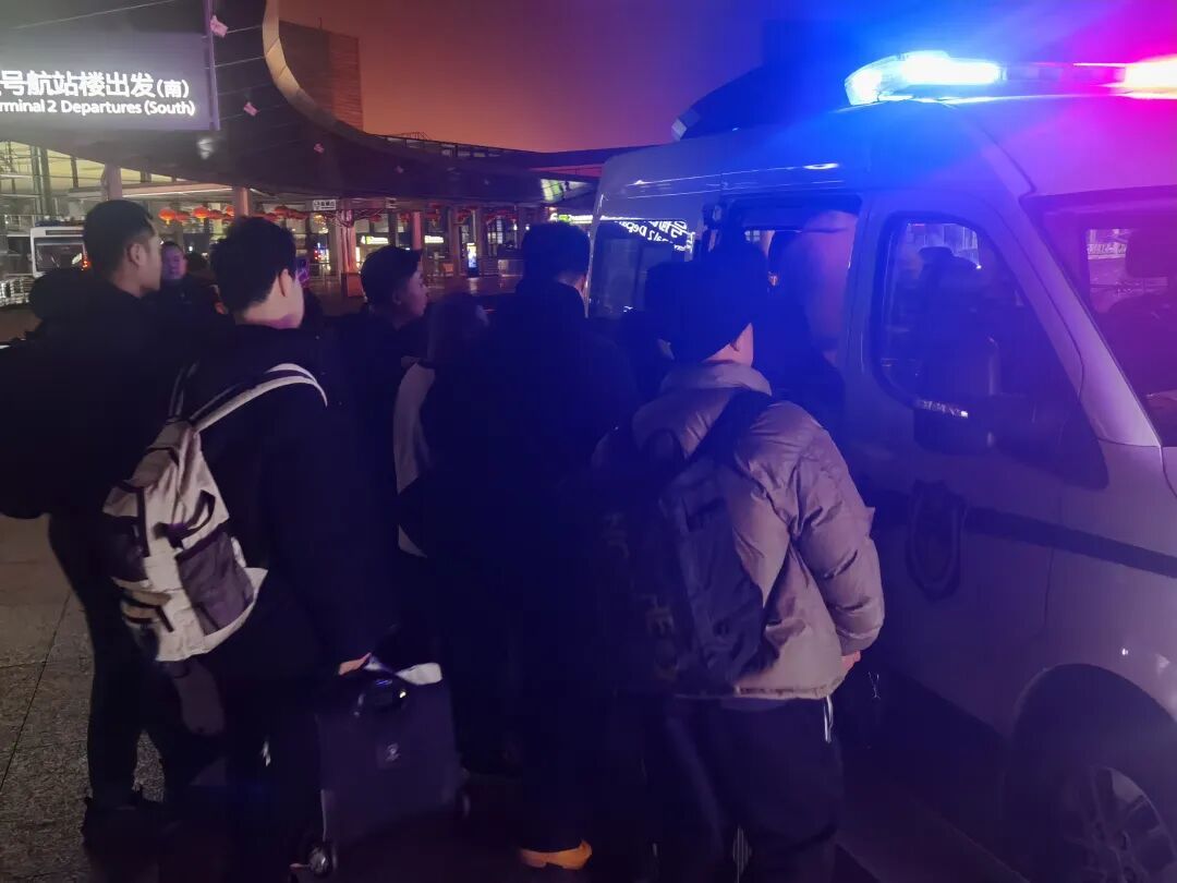 上万条公民信息成 “原料”！上海警方端掉游戏账号 “黑工厂”