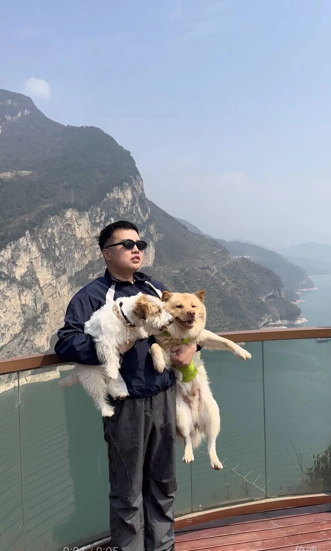 横看成岭侧成“狗”！湖北这座“小狗山”火出圈，网友争相打卡