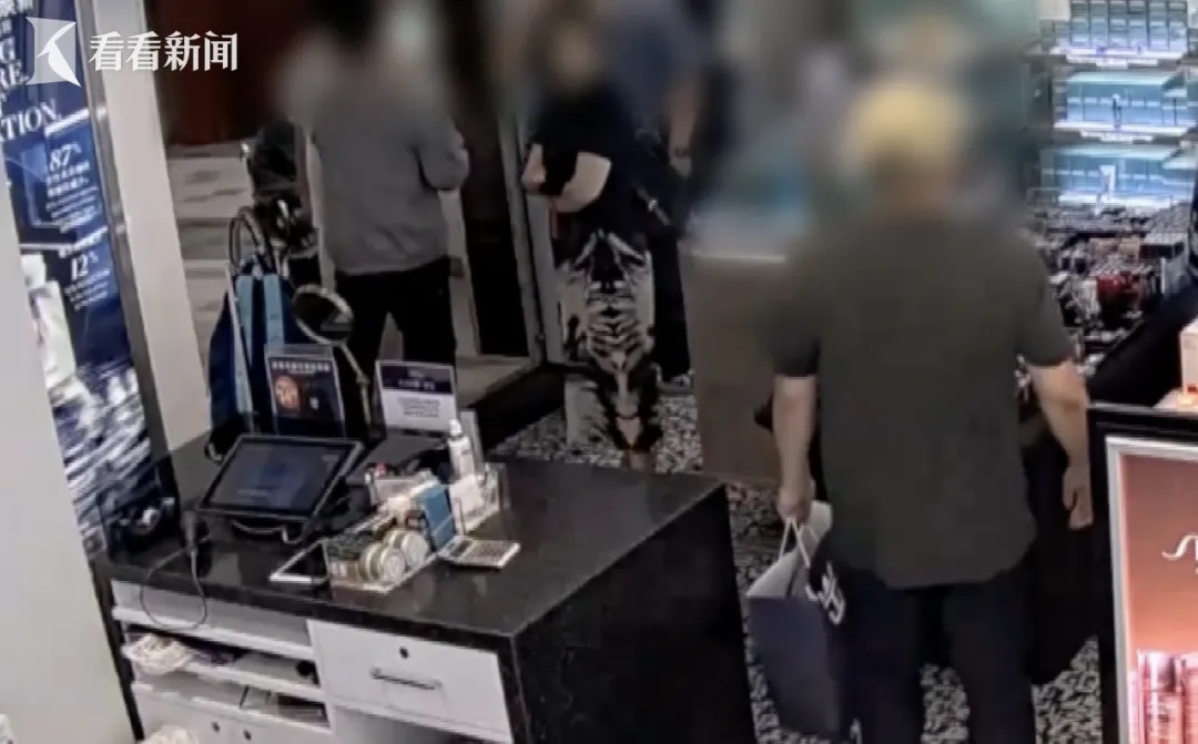 不寻常！男子一连9次乘坐同一邮轮，一天逛十几次免税店，上海民警一查，果然不简单