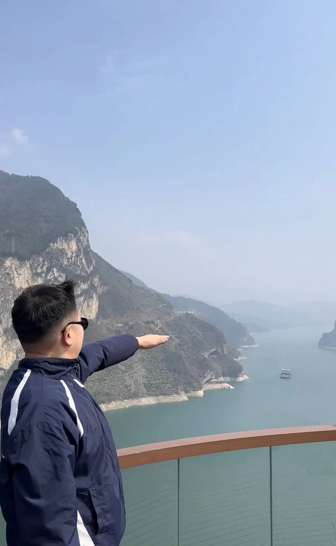 横看成岭侧成“狗”！湖北这座“小狗山”火出圈，网友争相打卡