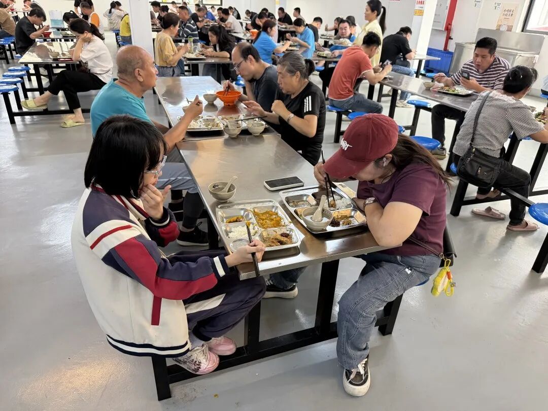 餐厅推出6元自助餐,五菜一汤任吃!会亏本吗?老板发声 餐厅推出6元自助餐,五菜一汤任吃!会亏本吗?老板发声