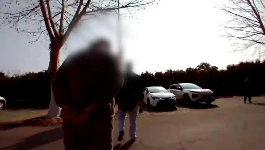 太恶劣！直播间88万元买的玉石全是假的，警方通报：7人被控制；网友：胆大包天