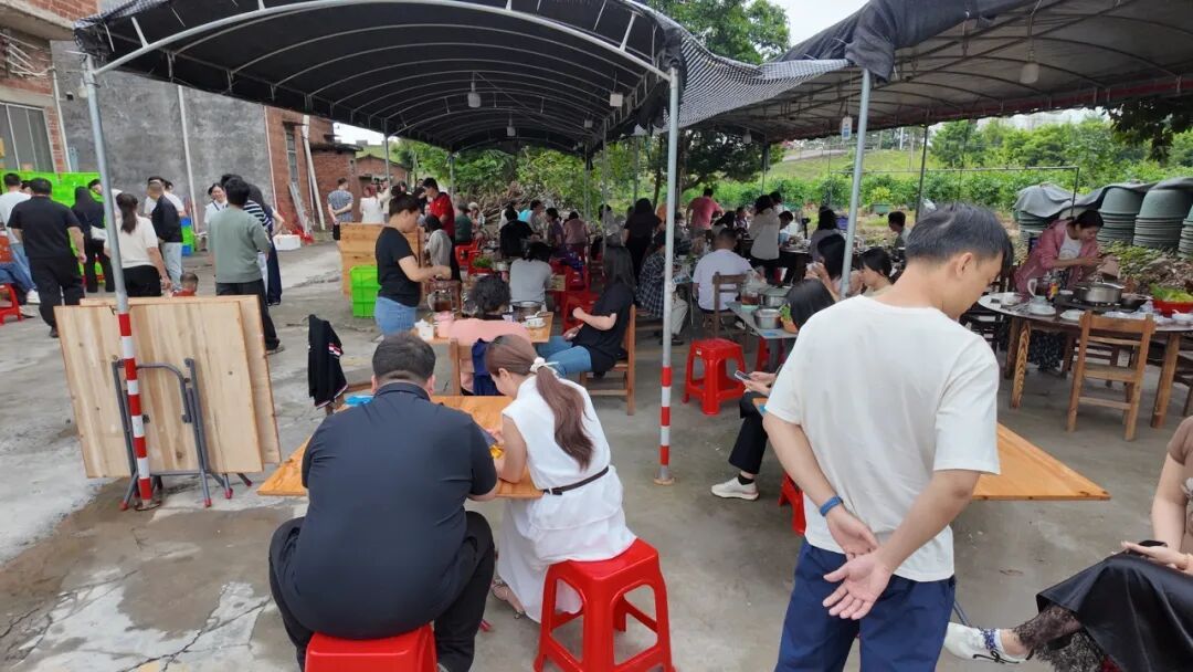 “全网最不想火的饭店”意外走红，一位难求