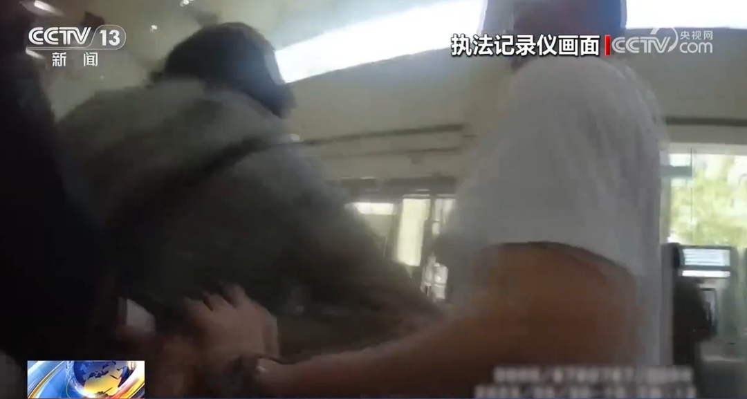 全是托儿！医院候诊被“病友”搭讪推荐“名医”？上海警方揭秘医诈流水线