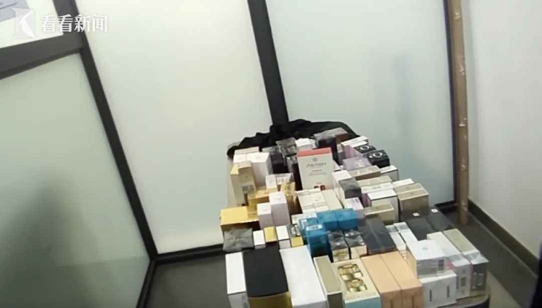 不寻常！男子一连9次乘坐同一邮轮，一天逛十几次免税店，上海民警一查，果然不简单