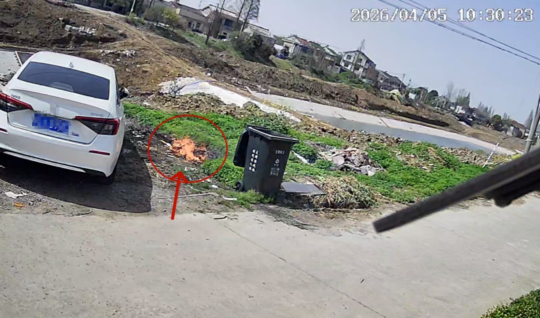 一个动作,4辆车没了…… 一个动作,4辆车没了……