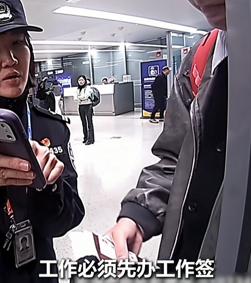 “不去国外了。”年轻人退了飞机票，去了派出所