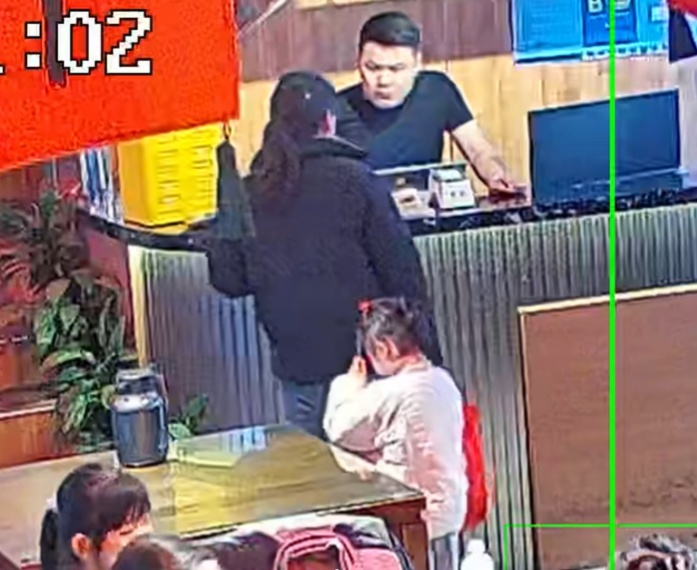 破防!女子称带孩子看病没钱吃饭,餐馆老板一个举动让人看哭,“就是骗我也值了” 破防!女子称带孩子看病没钱吃饭,餐馆老板一个举动让人看哭,“就是骗我也值了”