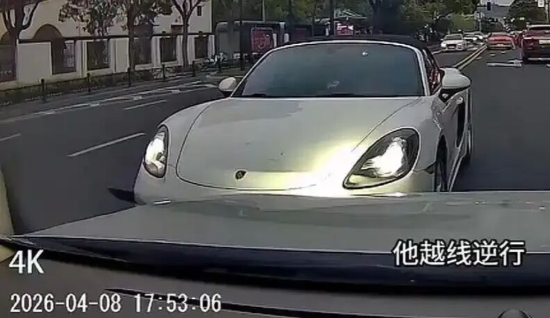 “下次碰到绝对把你撞了”？！开远光，逆行堵路，还当着交警面威胁他人？！