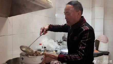 68岁哥哥把56岁弟弟重新养大 68岁哥哥把56岁弟弟重新养大