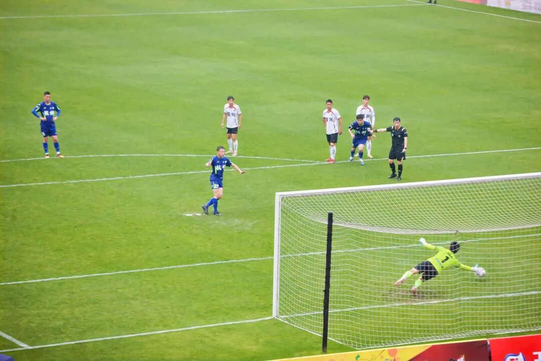 孙杨雨中开球，杭州队2：0拿下吴越杯首胜