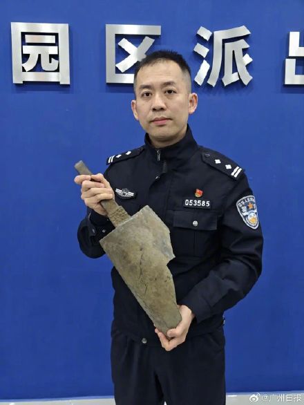 老夫妻收废品捡到千年文物果断上交:看着是块“铁疙瘩”,形状奇特定非寻常物 老夫妻收废品捡到千年文物果断上交:看着是块“铁疙瘩”,形状奇特定非寻常物