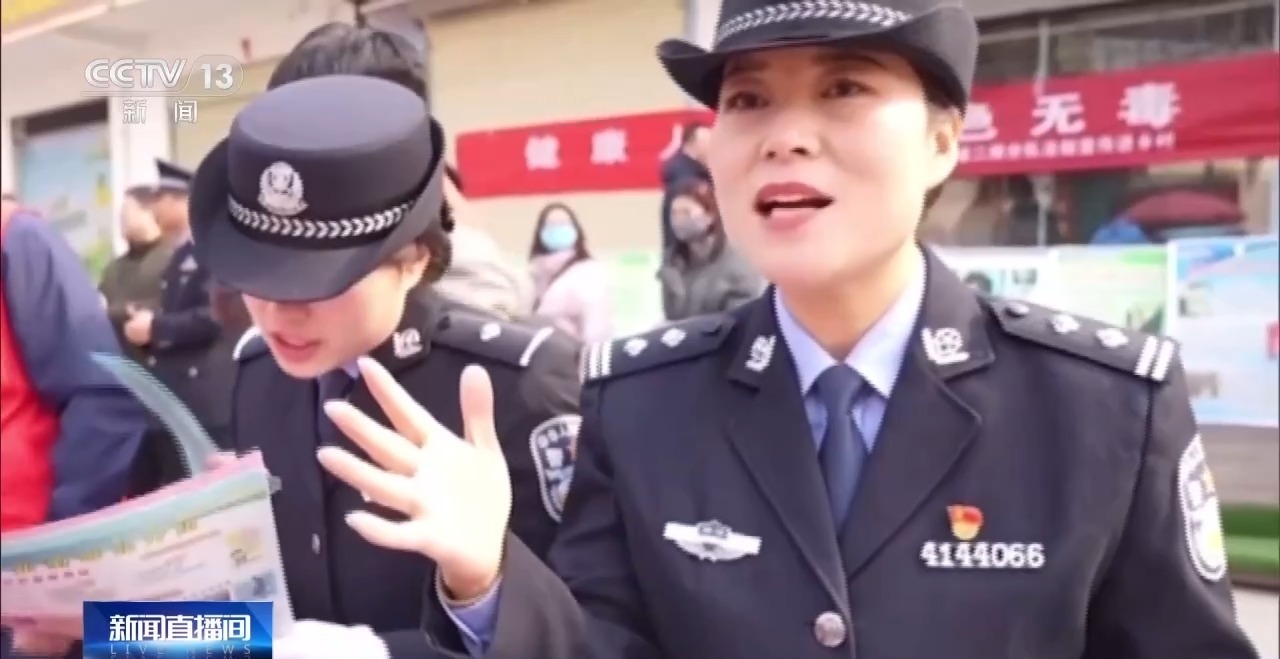 徒手夺刀制止行凶 王妙丽被授予一级英模