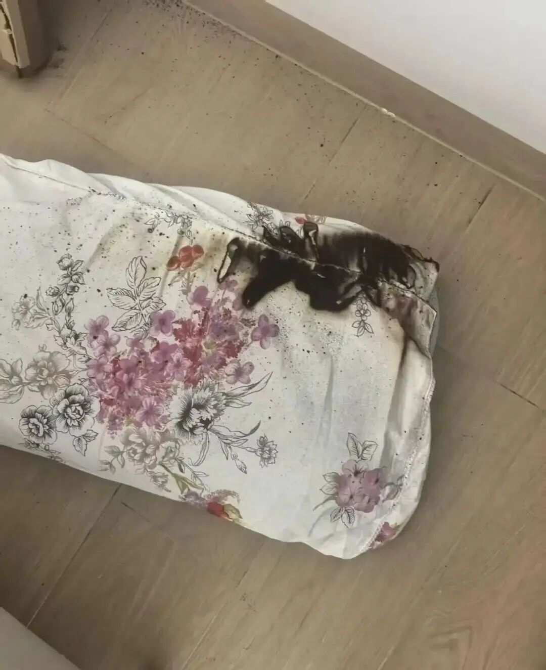 男子睡觉时，突然被爆炸声惊醒！几天后仍十分后怕…紧急提醒：这种情况应立即停止使用