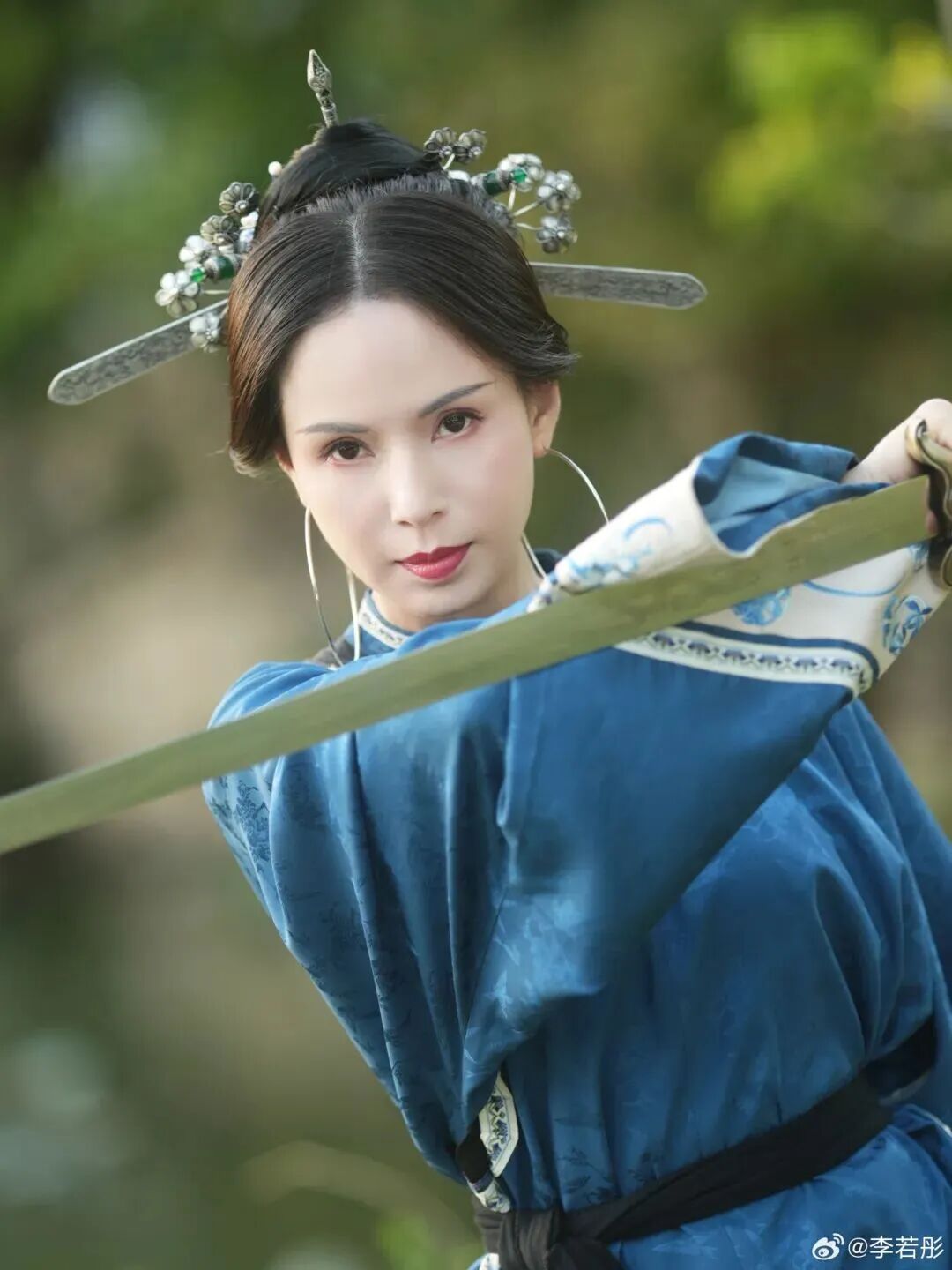 “帅呆了！”蓝盈莹赵丽颖刘涛集体“亮刀”！福州“三条簪”再出圈！