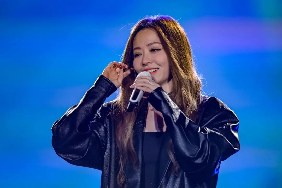 张靓颖新歌遭泄露，发文怒斥幕后工作人员：拿别人未发行作品起号，谁敢找你做后期？