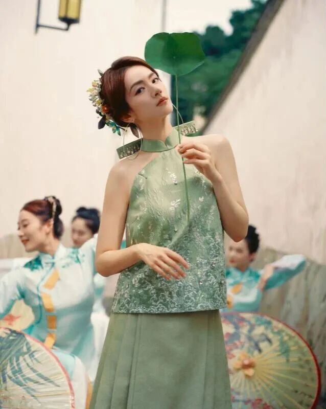 “帅呆了！”蓝盈莹赵丽颖刘涛集体“亮刀”！福州“三条簪”再出圈！