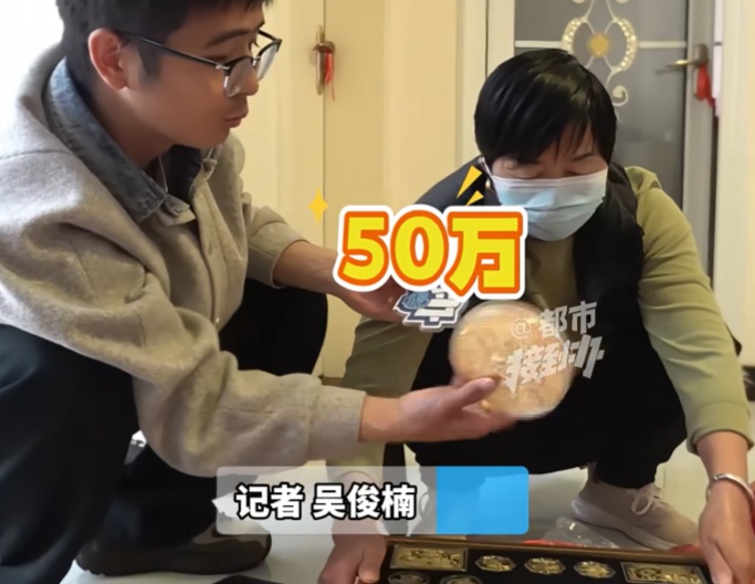 丈夫突发脑出血,妻子意外发现200多枚金币！当场急疯：“第一次知道，这日子没法过…”