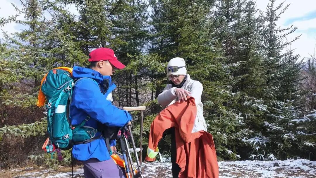 独腿男子拄拐攀7座雪山！曾欠债百万，用徒步登山疗愈自卑和怀疑