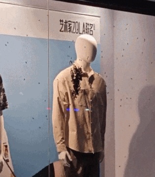 浙江一男子忘关车窗十来分钟,回来惊呆:蜜蜂已在车内建起“蜂巢” 浙江一男子忘关车窗十来分钟,回来惊呆:蜜蜂已在车内建起“蜂巢”