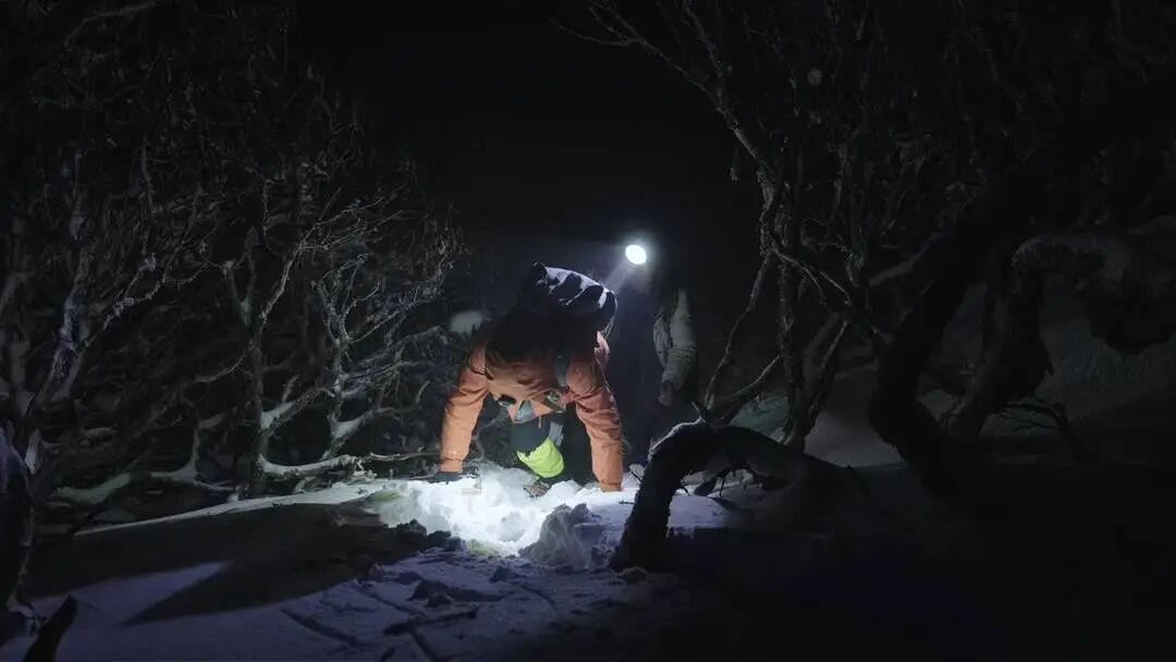 独腿男子拄拐攀7座雪山！曾欠债百万，用徒步登山疗愈自卑和怀疑