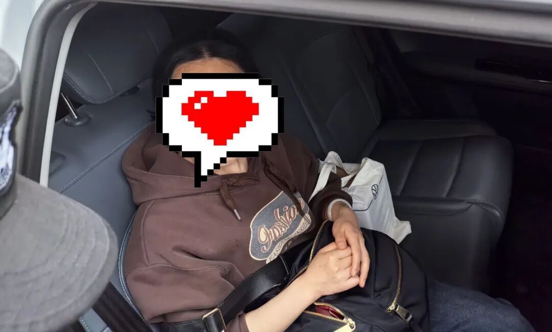 女子带8万元现金来海宁，刚下高速就被民警拦截……