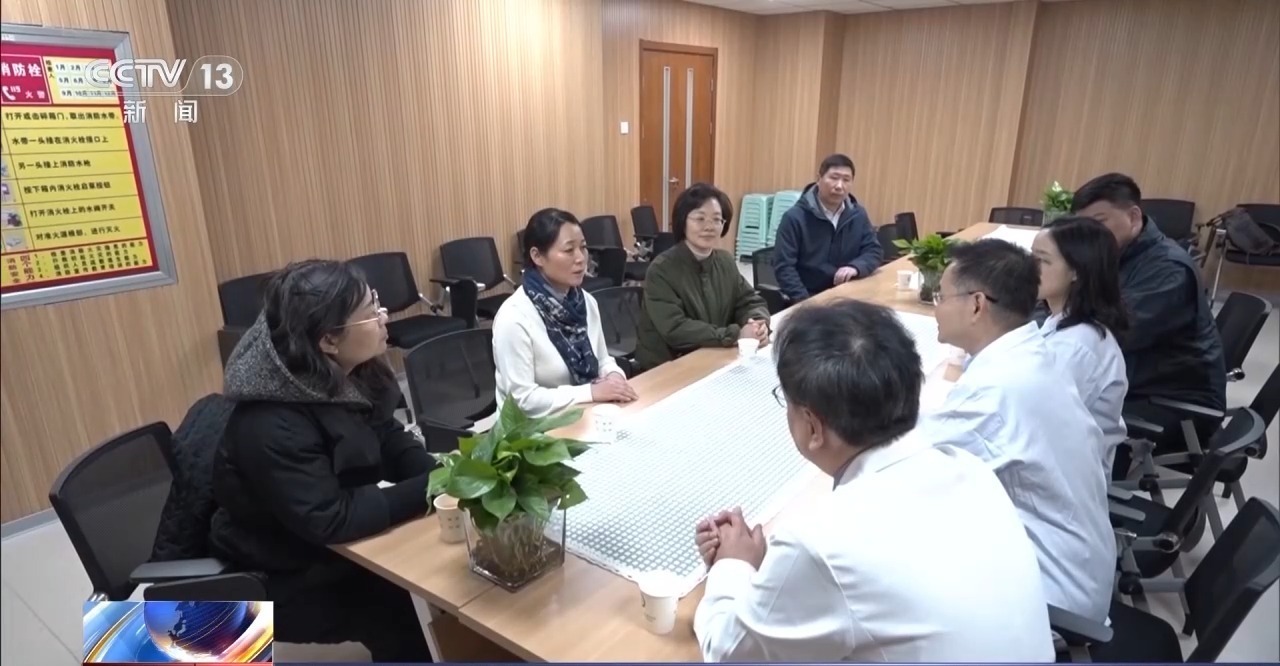 徒手夺刀制止行凶 王妙丽被授予一级英模